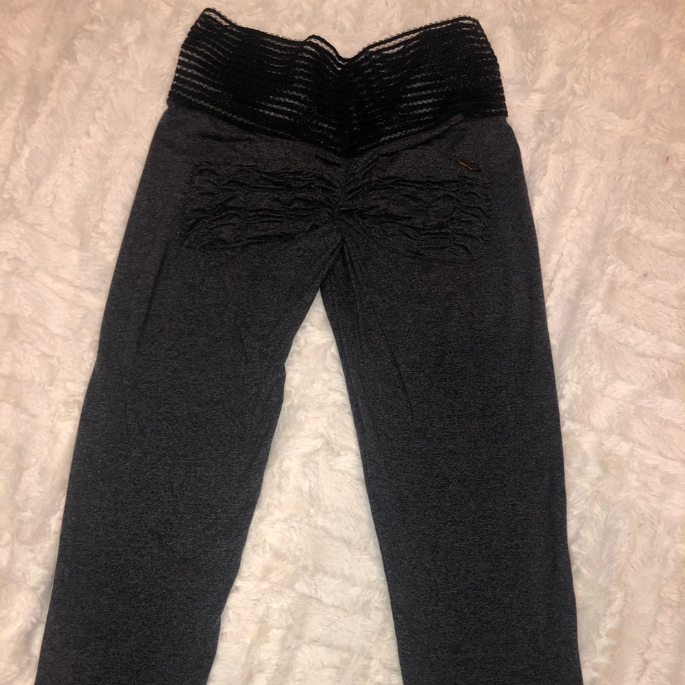 Cute booty scrunch leggings!